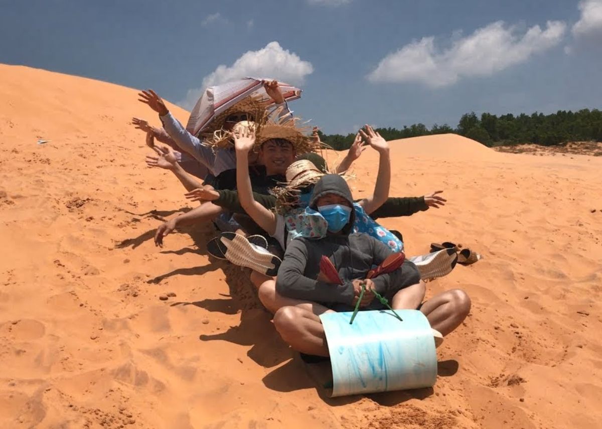 trượt cát tại đồi cát đỏ